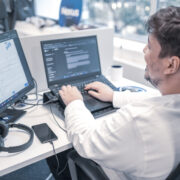 Advantages of using LinkedIn